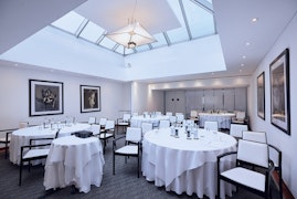 COMO Metropolitan London  - White Room image 3